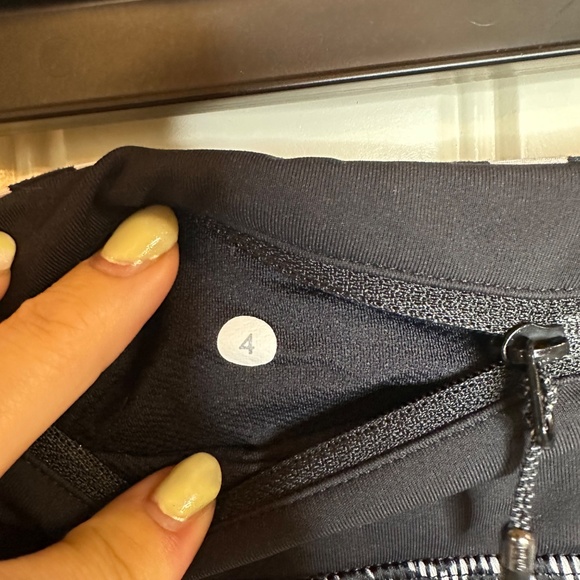 Lululemon Crop Leggings - Picture 3 of 6